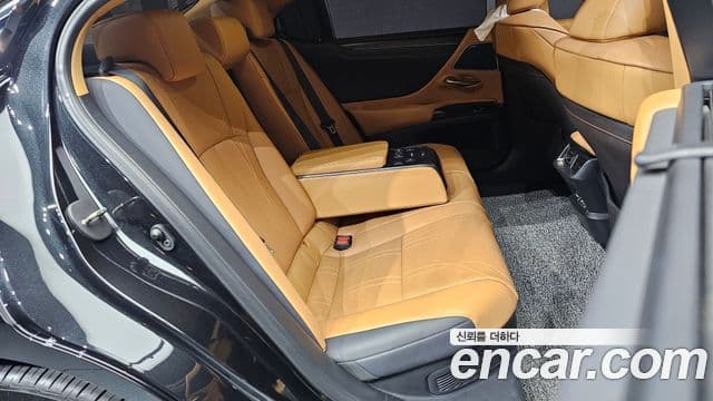 Lexus ES300h 2022 — ფოტო 12/19