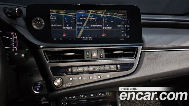 Lexus ES300h 2022 — ფოტო 14/19