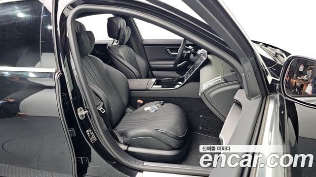 Mercedes-Benz S-Class 2025 — Photo 9/20