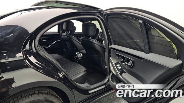 Mercedes-Benz S-Class 2025 — Photo 19/20
