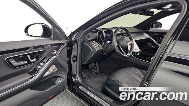 Mercedes-Benz S-Class 2025 — Photo 12/20