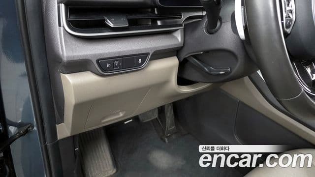 Kia Carnival 2024 — ფოტო 18/20