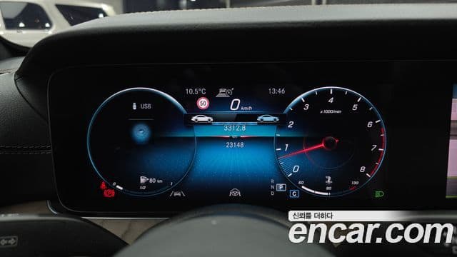 Mercedes-Benz E-Class 2022 — Photo 9/20
