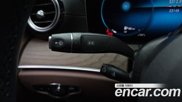 Mercedes-Benz E-Class 2022 — Photo 4/20