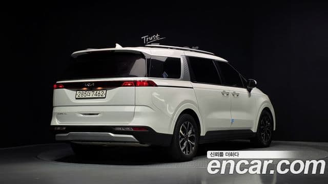 Kia Carnival 2022 — ფოტო 2/20