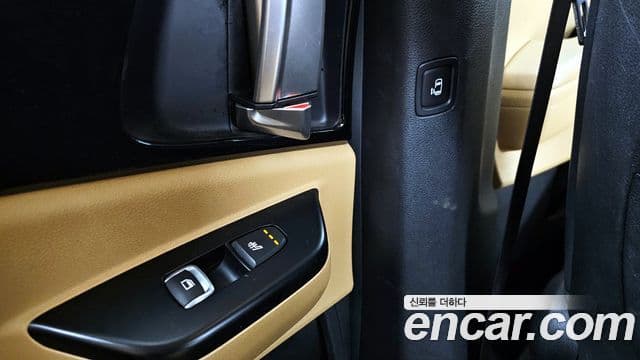 Kia Carnival 2022 — ფოტო 19/20