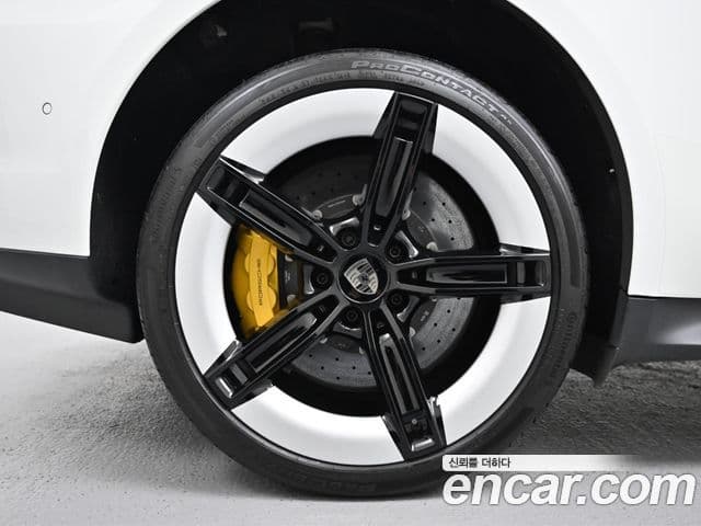 Porsche Taycan 2025 — Şəkil 12/20