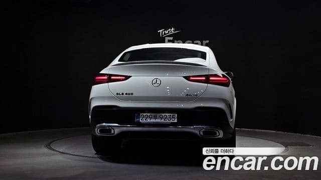 Mercedes-Benz GLE-Class 2025 — ფოტო 4/20