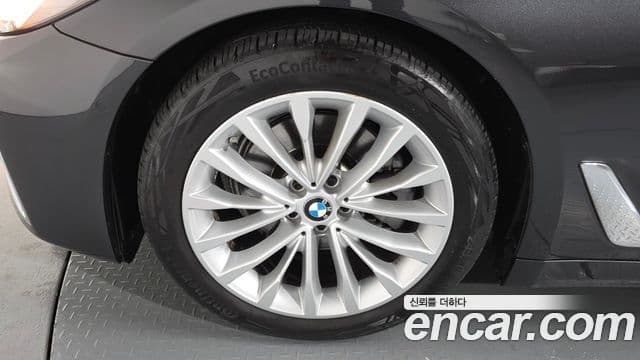 BMW 5 Series 2022 — ფოტო 5/20