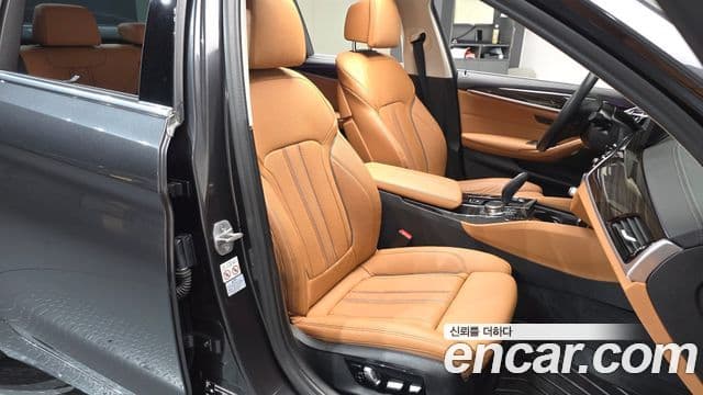 BMW 5 Series 2022 — ფოტო 10/20