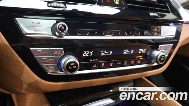 BMW 5 Series 2022 — ფოტო 16/20