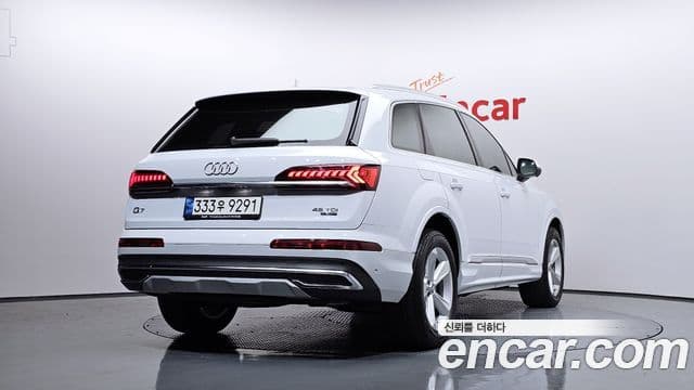 Audi Q7 2021 — ფოტო 2/20