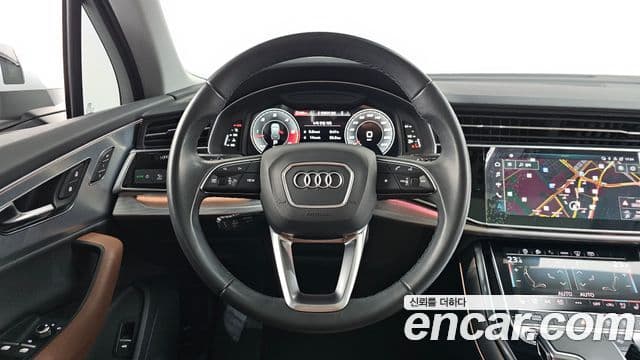 Audi Q7 2021 — ფოტო 13/20