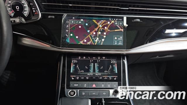 Audi Q7 2021 — ფოტო 14/20