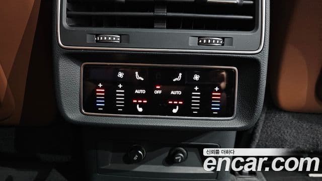Audi Q7 2021 — ფოტო 18/20