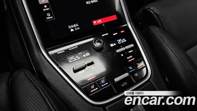 Porsche Panamera 2020 — Şəkil 19/20