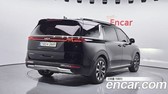 Kia Carnival 2023 — ფოტო 2/20