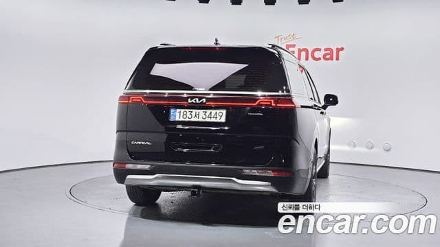 Kia Carnival 2023 — ფოტო 4/20