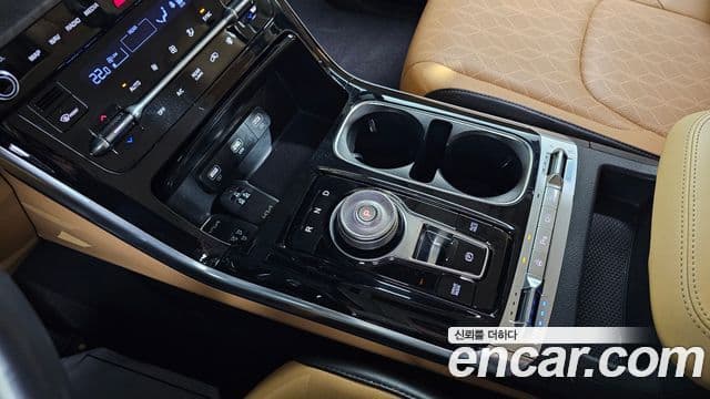 Kia Carnival 2023 — ფოტო 9/20