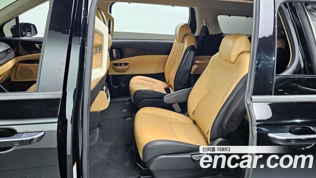 Kia Carnival 2023 — ფოტო 11/20