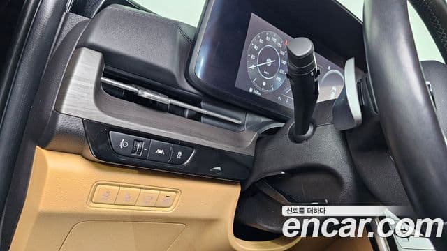 Kia Carnival 2023 — ფოტო 13/20