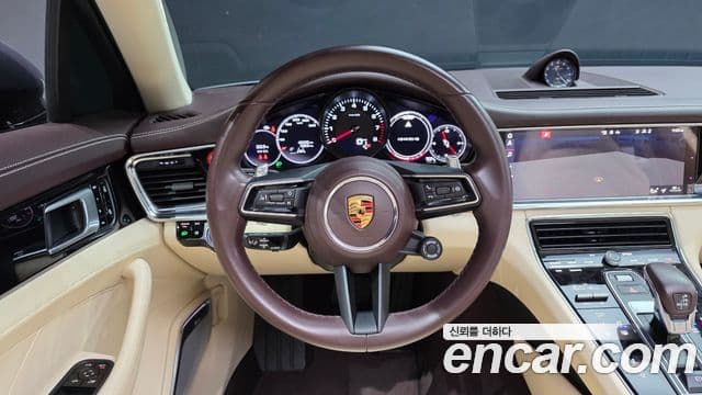 Porsche Panamera 2021 — Фото 13/20