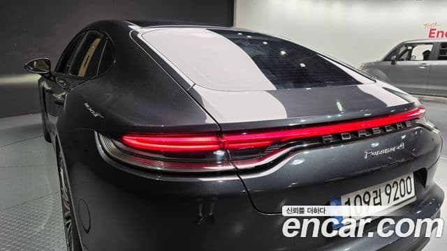 Porsche Panamera 2021 — Photo 28/31