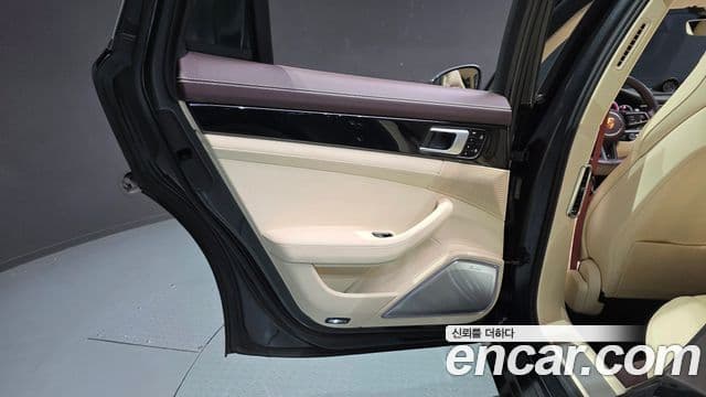 Porsche Panamera 2021 — Photo 21/31