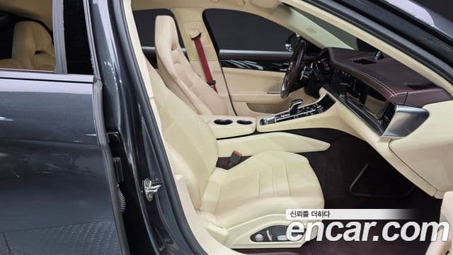 Porsche Panamera 2021 — Photo 12/31