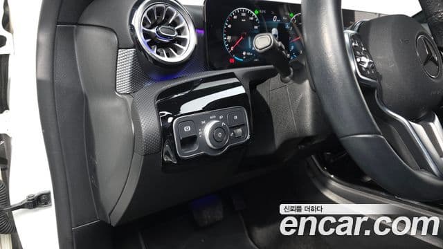 Mercedes-Benz A-Class 2022 — Photo 9/20