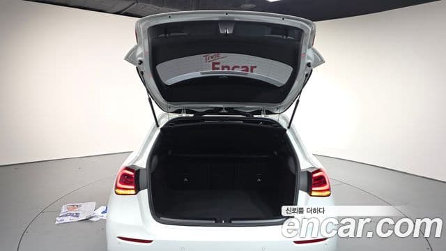 Mercedes-Benz A-Class 2022 — Photo 2/20