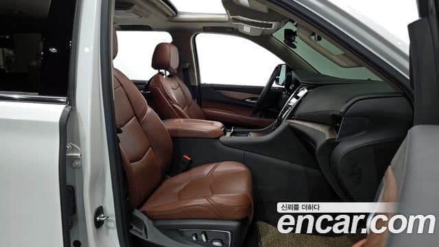 Cadillac Escalade 2020 — ფოტო 10/20