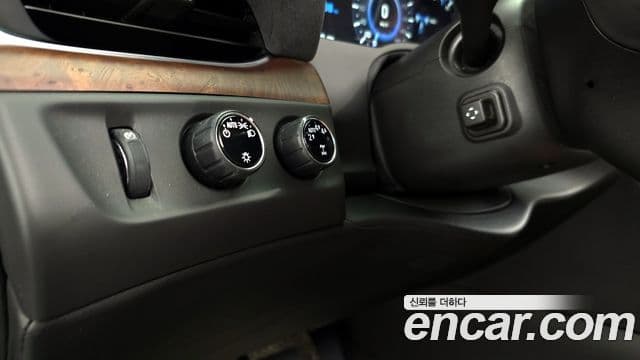 Cadillac Escalade 2020 — ფოტო 18/20