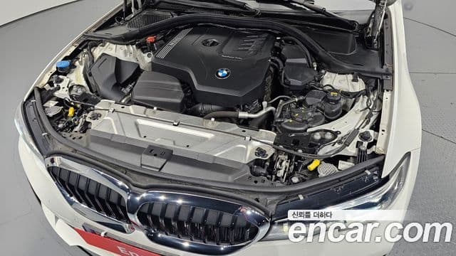 BMW 3 Series 2022 — ფოტო 6/20