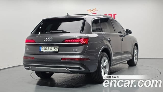 Audi Q7 2021 — ფოტო 2/20