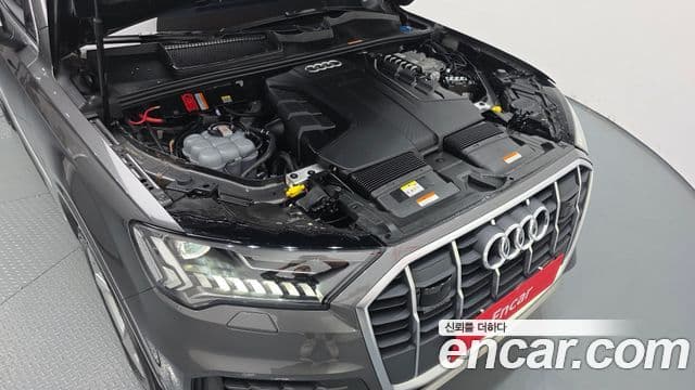 Audi Q7 2021 — ფოტო 6/20