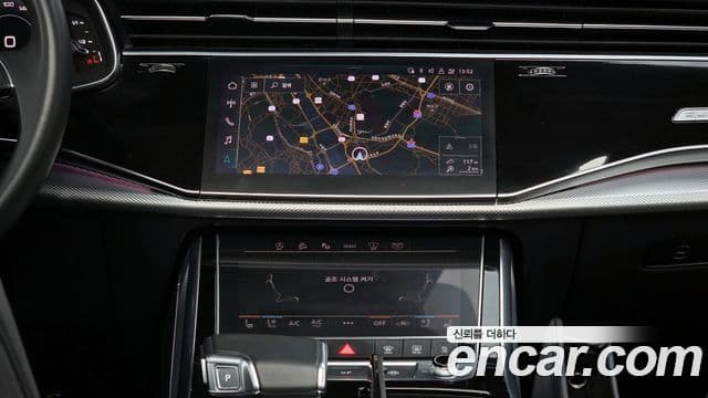 Audi Q7 2021 — ფოტო 14/20