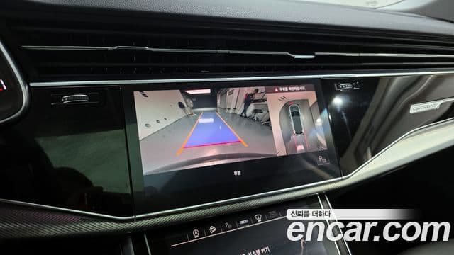 Audi Q7 2021 — ფოტო 15/20