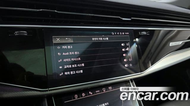 Audi Q7 2021 — ფოტო 16/20