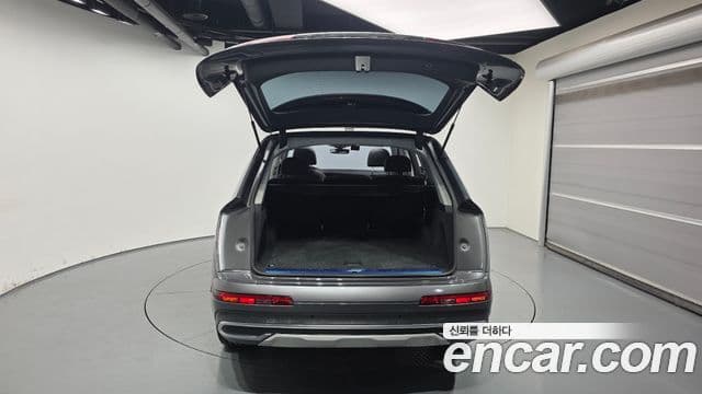 Audi Q7 2021 — фото 20 из 20