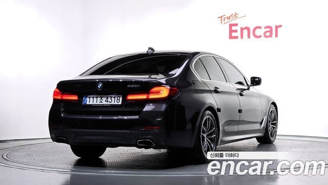 BMW 5 Series 2020 — ფოტო 2/20