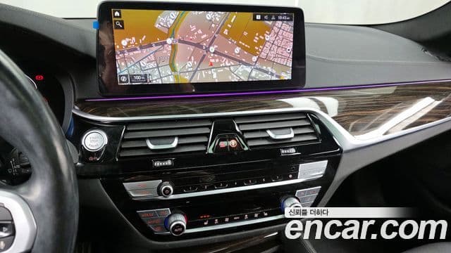BMW 5 Series 2020 — ფოტო 14/20