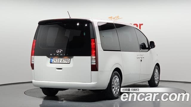 Hyundai Staria 2021 — ფოტო 2/20