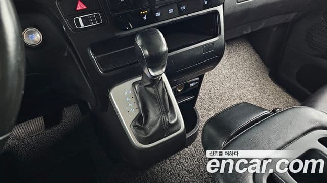 Hyundai Staria 2021 — ფოტო 9/20