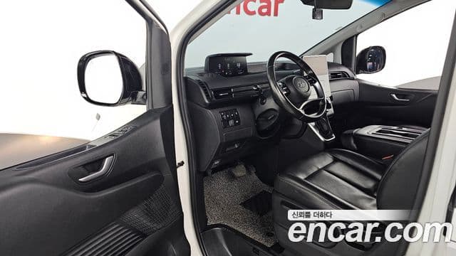 Hyundai Staria 2021 — ფოტო 11/20