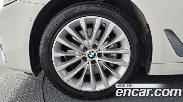 BMW 5 Series 2021 — ფოტო 5/20