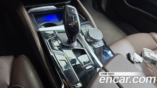 BMW 5 Series 2021 — Şəkil 9/20