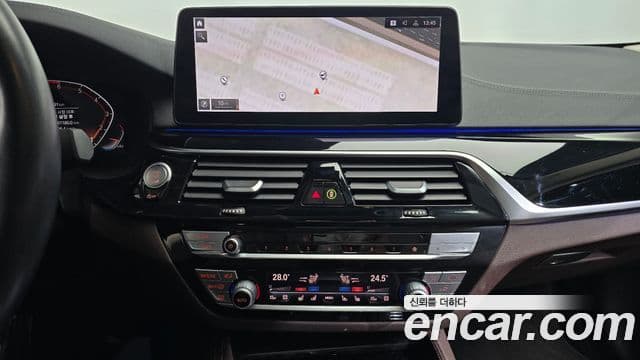 BMW 5 Series 2021 — ფოტო 14/20