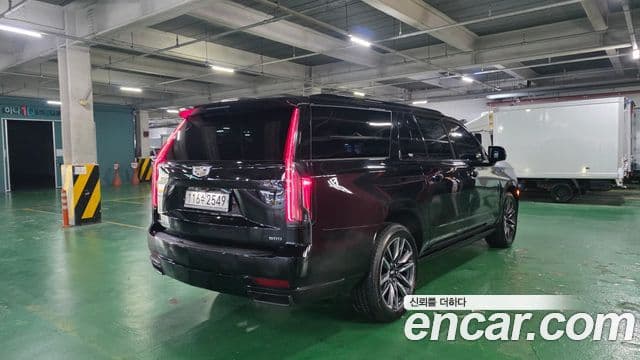 Cadillac Escalade 2023 — ფოტო 2/20