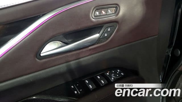 Cadillac Escalade 2023 — ფოტო 14/20
